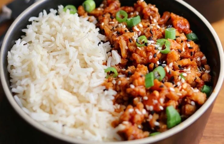 Low Carb Firecracker Ground Chicken served on a plate with vegetables