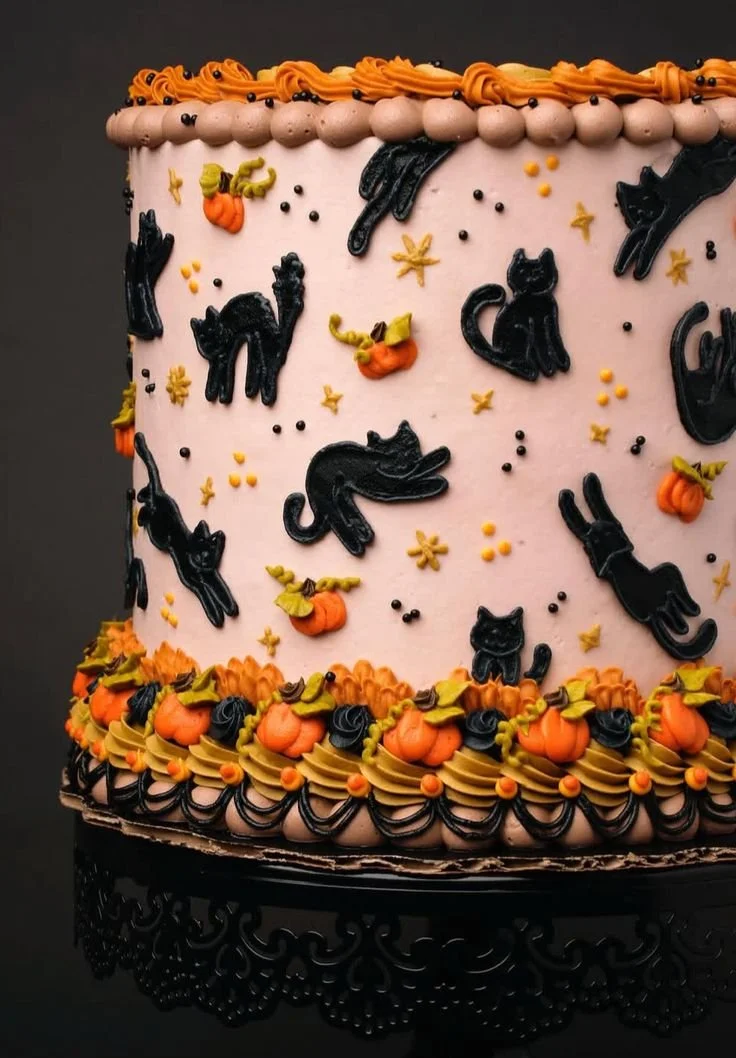 Halloween cake decorations featuring playful cat designs and Casper theme