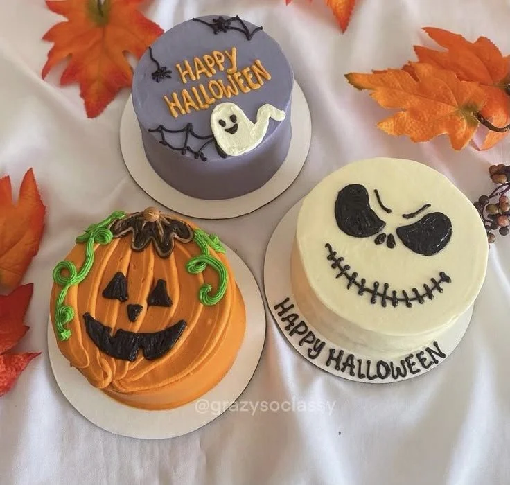 Spooky Halloween-themed cake decorated with ghosts and pumpkins