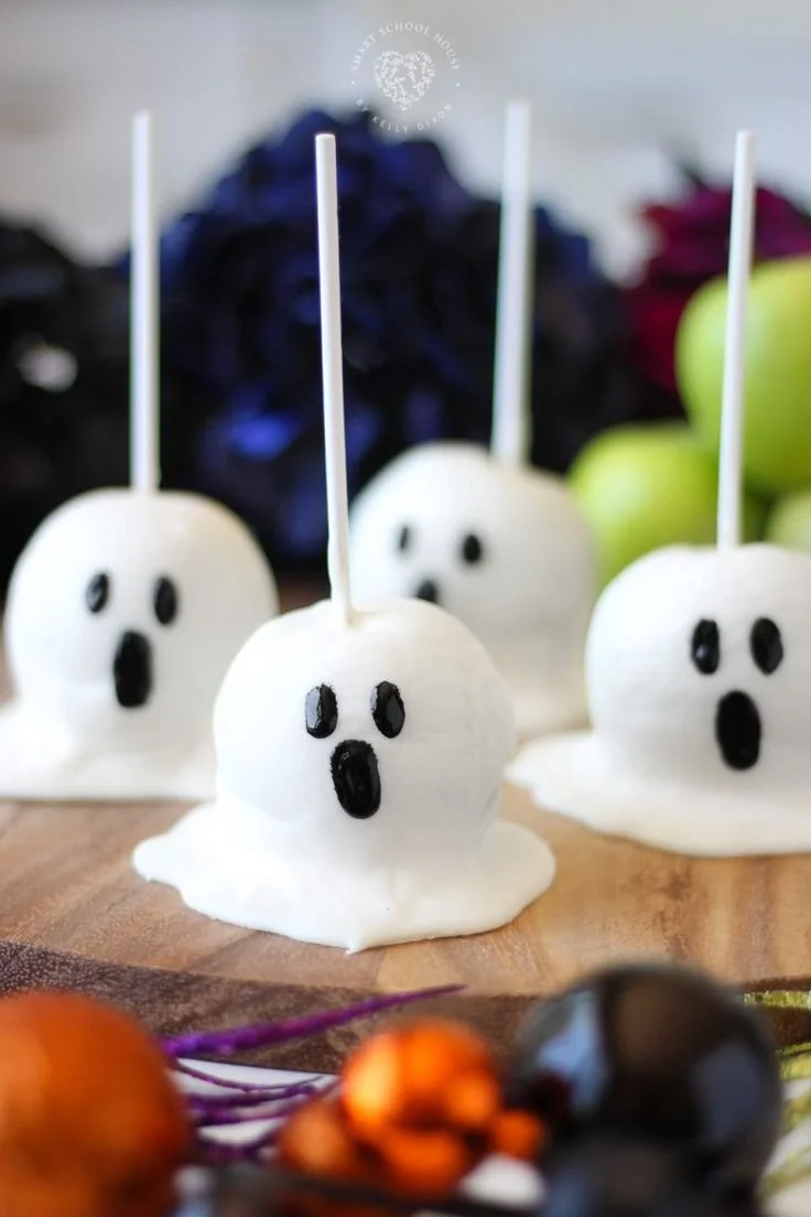 Spooky candy apple ghosts for Halloween dessert decoration